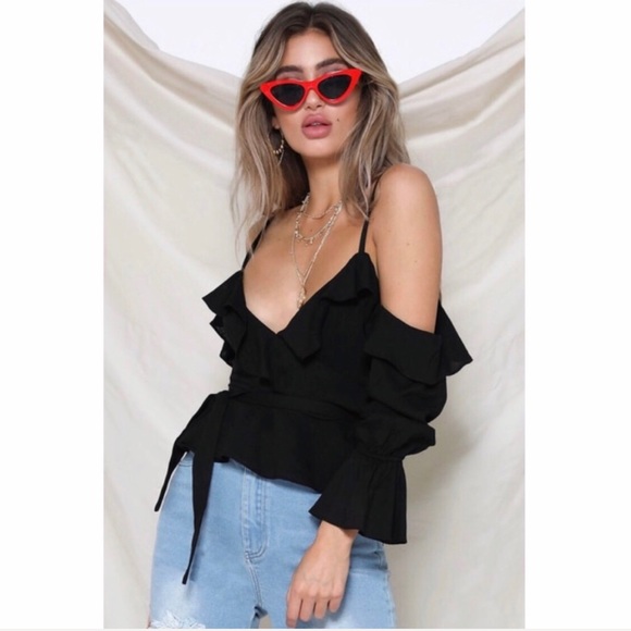 ‼️SEE NEW LISTING‼️WE REORDER Wrap Top‼️ - Picture 6 of 7